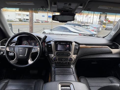 Used 2015 GMC Yukon XL Denali w/ Premium Package image 27