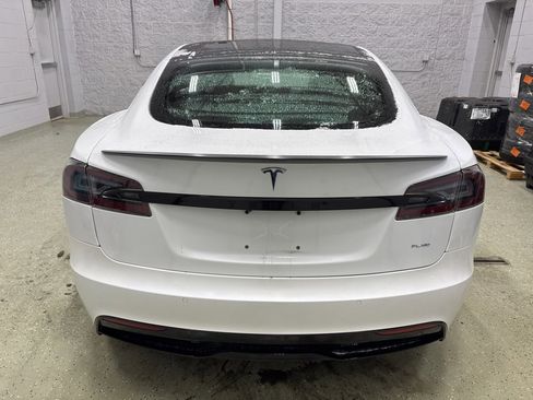 Used 2021 Tesla Model S Plaid image 4