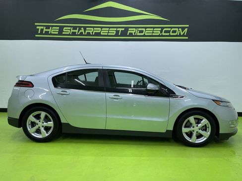 Used 2013 Chevrolet Volt w/ Enhanced Safety Package 2 image 11