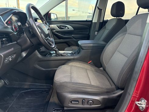 Used 2021 Chevrolet Traverse LT image 10
