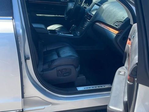 Used 2019 Lincoln MKT AWD image 10