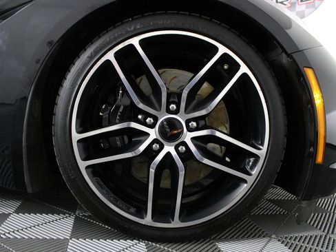 Used 2017 Chevrolet Corvette Stingray Coupe w/ Carbon Flash Badge Package image 40