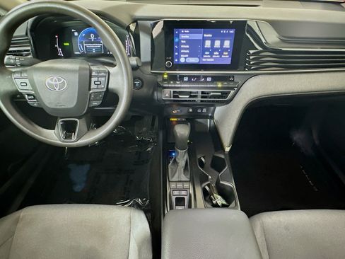 Used 2025 Toyota Camry LE w/ Convenience Package image 27