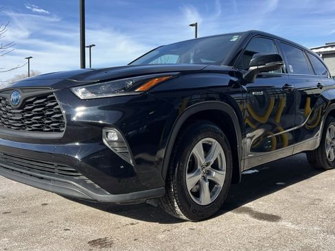 Used 2021 Toyota Highlander LE image 15