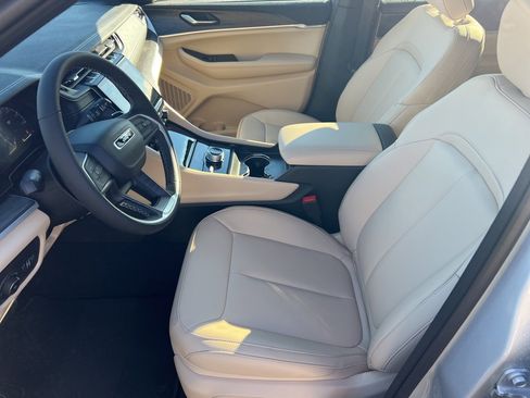 New 2025 Jeep Grand Cherokee L Limited image 3