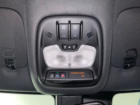 Used 2021 Chevrolet TrailBlazer RS w/ Sun and Liftgate Package FWD image 21