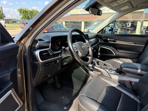 Used 2023 Kia Telluride S FWD image 13