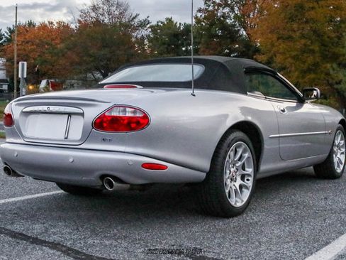 Used 2001 Jaguar XK8 Convertible image 19