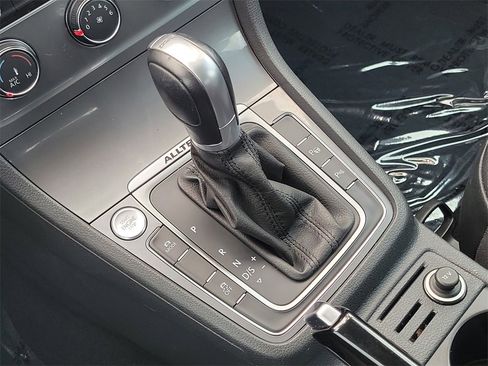 Used 2017 Volkswagen Golf Alltrack SE image 12