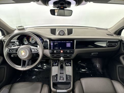 Used 2023 Porsche Macan AWD/4WD image 23