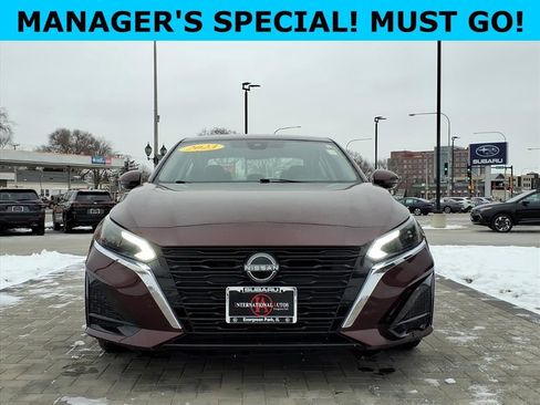 Used 2023 Nissan Altima 2.5 SV image 2