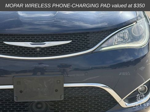 Used 2017 Chrysler Pacifica Limited FWD image 3