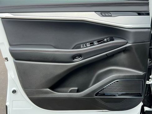 Used 2024 Jeep Wagoneer Launch Edition image 16