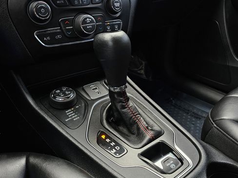 Used 2019 Jeep Cherokee Trailhawk w/ Comfort/Convenience Group image 11