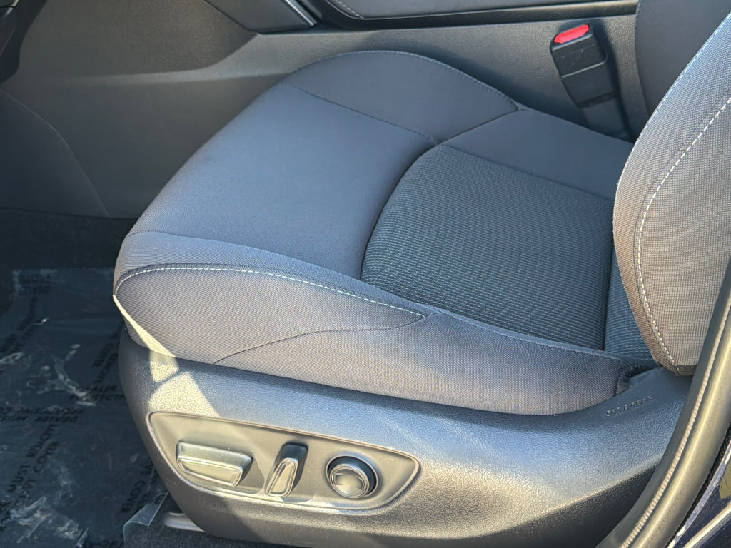 Used 2023 Toyota Venza LE AWD/4WD image 20