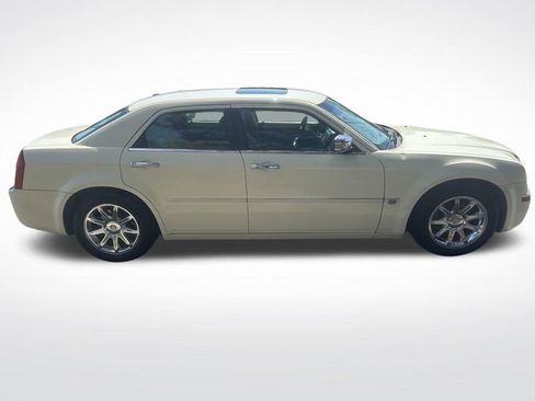 Used 2006 Chrysler 300 C w/ Navigation & Sound Group II RWD image 21