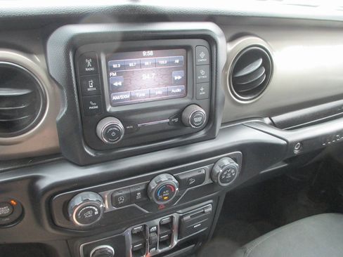 Used 2019 Jeep Wrangler Unlimited Sport S image 18