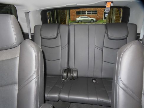 Used 2018 Cadillac Escalade Luxury AWD/4WD image 59