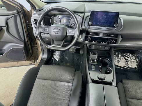 Used 2025 Nissan Rogue SV AWD/4WD image 16