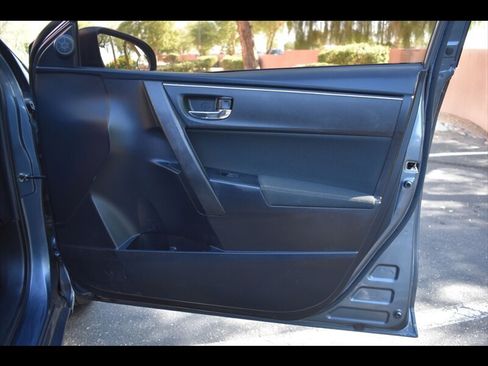 Used 2017 Toyota Corolla LE w/ Carpet Mat Package (TMS) FWD image 34