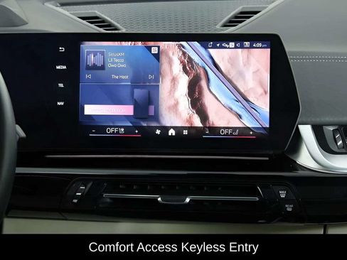 Used 2025 BMW X2 xDrive28i AWD/4WD image 17