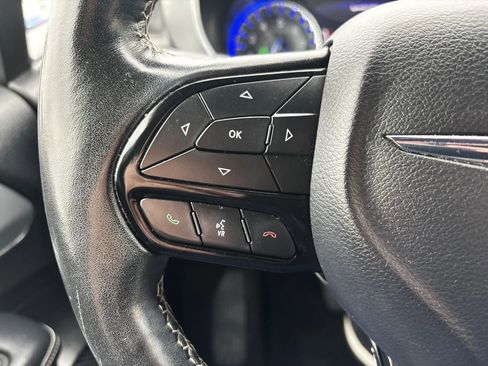 Used 2019 Chrysler Pacifica Touring-L Plus w/ S Appearance Package image 20