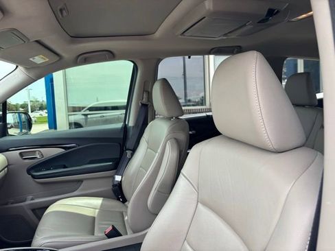 Used 2021 Honda Pilot Touring image 12