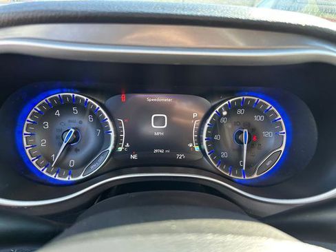 Certified 2022 Chrysler Pacifica Touring-L image 17