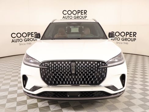 Used 2026 Lincoln Aviator Reserve AWD/4WD image 9