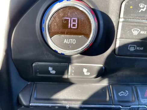 Used 2022 Chevrolet Silverado 2500 LT w/ Convenience Package image 10