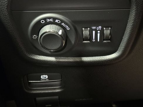Used 2025 Jeep Grand Cherokee Altitude AWD/4WD image 18