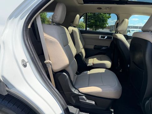 Used 2020 Ford Explorer XLT w/ Equipment Group 202A AWD/4WD image 15