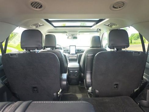 Used 2022 Ford Explorer Limited w/ Limited Technology Package AWD/4WD image 12
