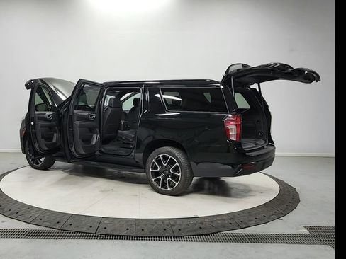 Used 2024 Chevrolet Suburban RST image 13