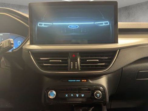 Certified 2025 Ford Escape Platinum AWD/4WD image 18