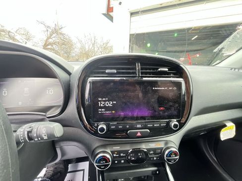 Used 2023 Kia Soul S image 16