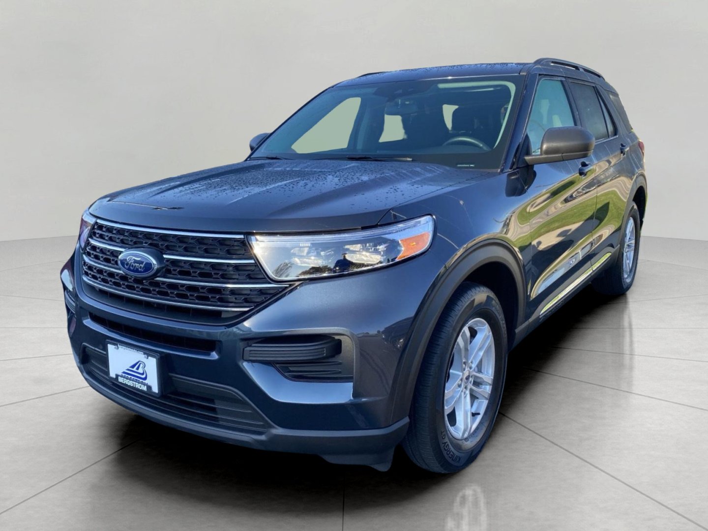 Certified 2024 Ford Explorer XLT w/ Class IV Trailer Tow Package AWD/4WD image 4