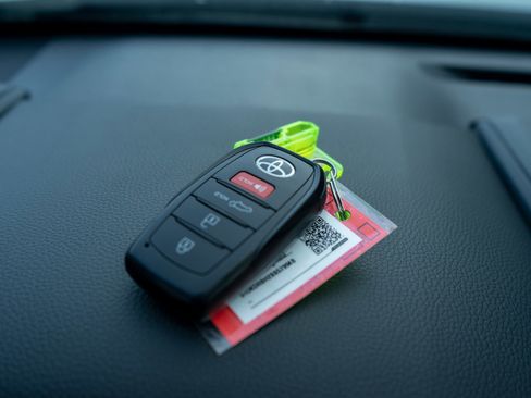 Used 2025 Toyota Highlander XLE image 29