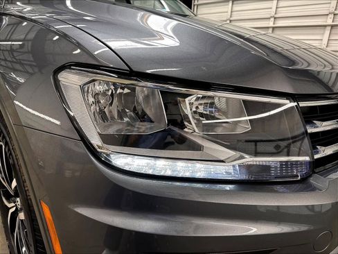 Used 2021 Volkswagen Tiguan SE w/ Panoramic Sunroof Package AWD/4WD image 33
