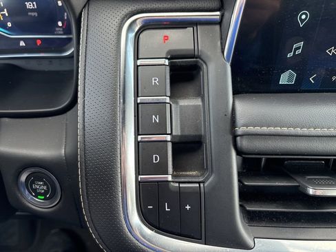 Used 2024 Chevrolet Suburban Premier image 24