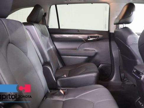 Certified 2024 Toyota Highlander Platinum AWD/4WD image 29