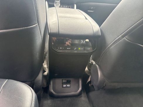 Used 2025 Toyota Highlander XSE AWD/4WD image 24