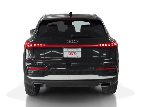 Used 2025 Audi Q5 Premium w/ Convenience Package image 10