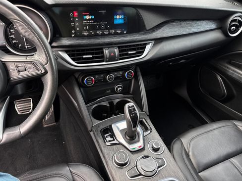 Used 2022 Alfa Romeo Stelvio Sprint image 19