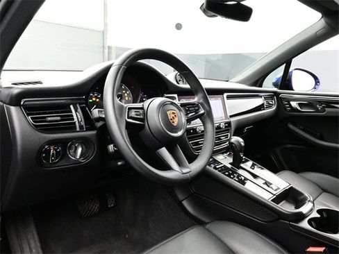 Certified 2023 Porsche Macan S image 4