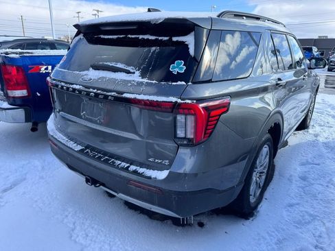 Used 2025 Ford Explorer Active w/ Active Comfort Package image 3
