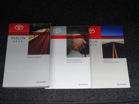 Used 2016 Toyota Avalon Limited image 26