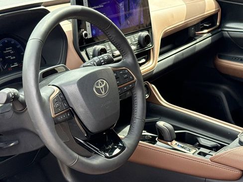 Used 2025 Toyota Grand Highlander AWD Hybrid image 20