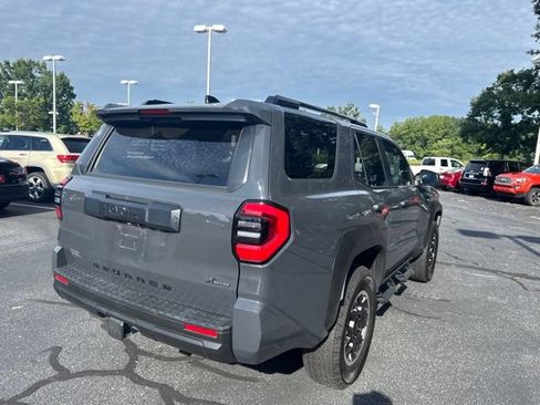 Used 2025 Toyota 4Runner SR5 AWD/4WD image 4