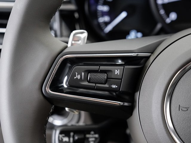 Certified 2025 Porsche Macan AWD/4WD image 14